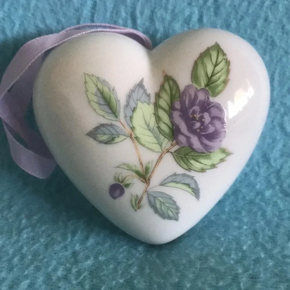 POMANDER PORCELAIN scented Vintage 1986 purple- refillable NEW IN BOX 3” X 3”